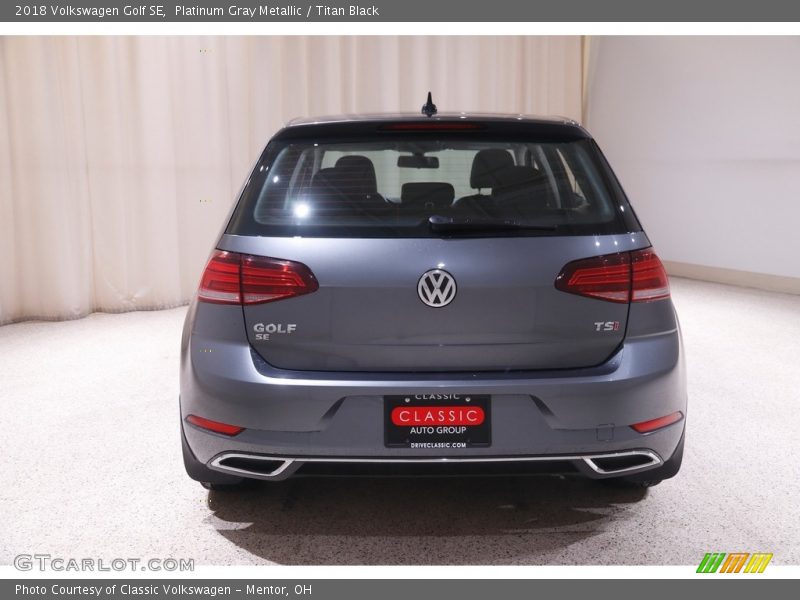 Platinum Gray Metallic / Titan Black 2018 Volkswagen Golf SE