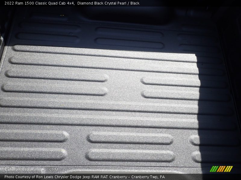 Diamond Black Crystal Pearl / Black 2022 Ram 1500 Classic Quad Cab 4x4