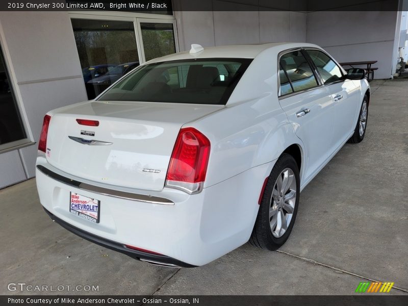 Bright White / Black 2019 Chrysler 300 Limited AWD