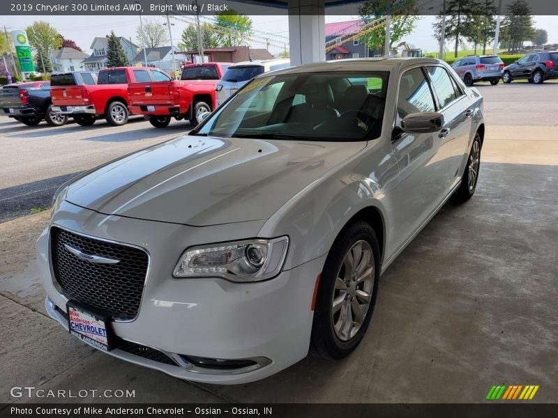 Bright White / Black 2019 Chrysler 300 Limited AWD