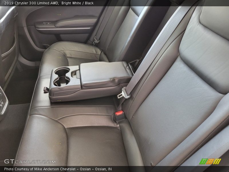 Bright White / Black 2019 Chrysler 300 Limited AWD