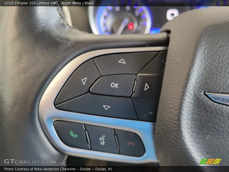 Bright White / Black 2019 Chrysler 300 Limited AWD
