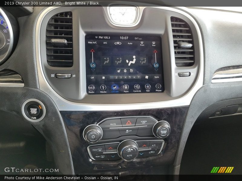 Bright White / Black 2019 Chrysler 300 Limited AWD