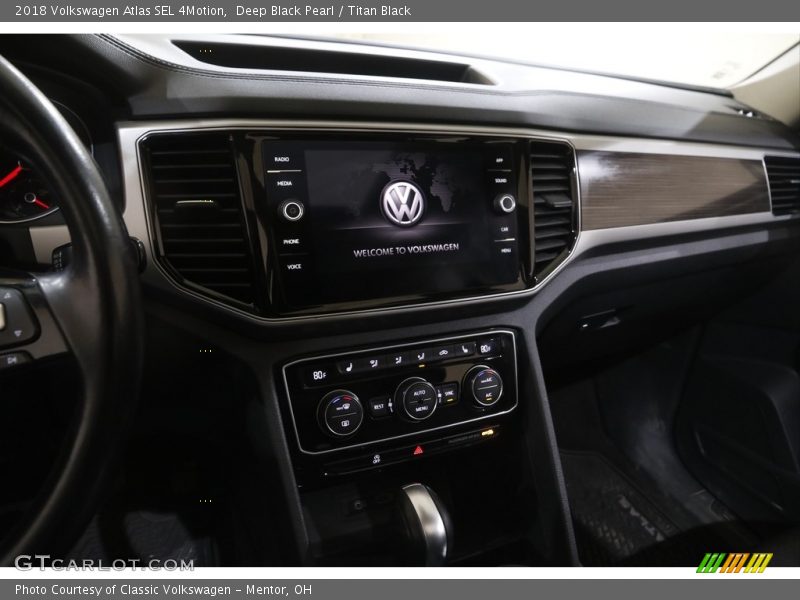 Deep Black Pearl / Titan Black 2018 Volkswagen Atlas SEL 4Motion