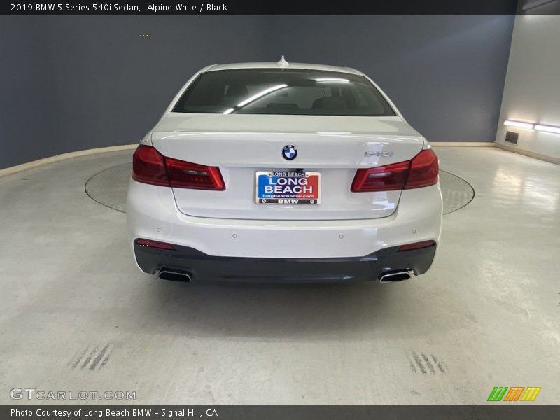 Alpine White / Black 2019 BMW 5 Series 540i Sedan
