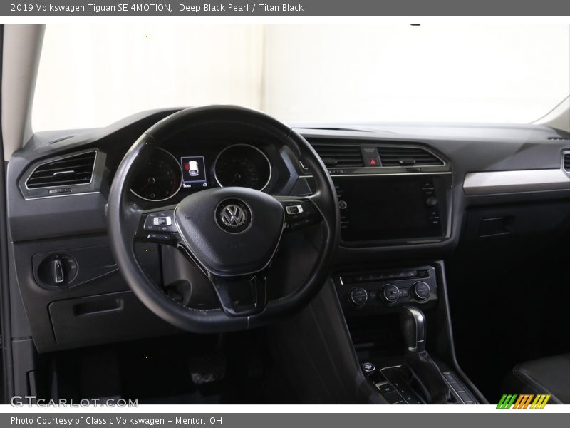 Deep Black Pearl / Titan Black 2019 Volkswagen Tiguan SE 4MOTION