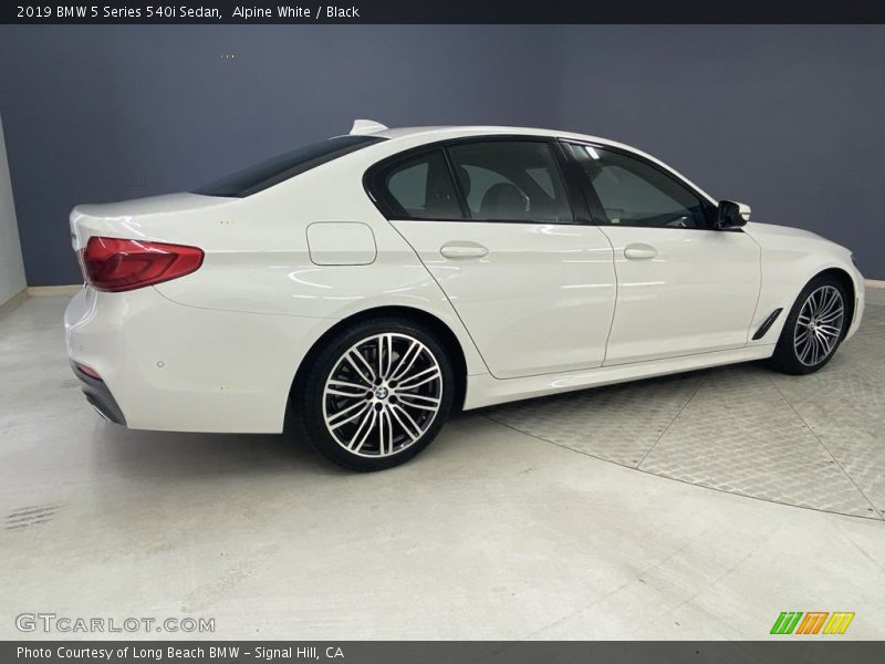 Alpine White / Black 2019 BMW 5 Series 540i Sedan