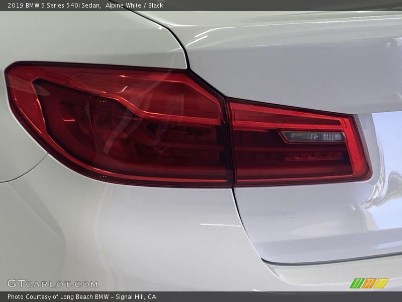 Alpine White / Black 2019 BMW 5 Series 540i Sedan