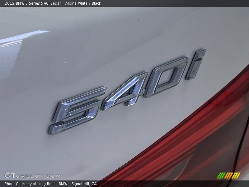 Alpine White / Black 2019 BMW 5 Series 540i Sedan