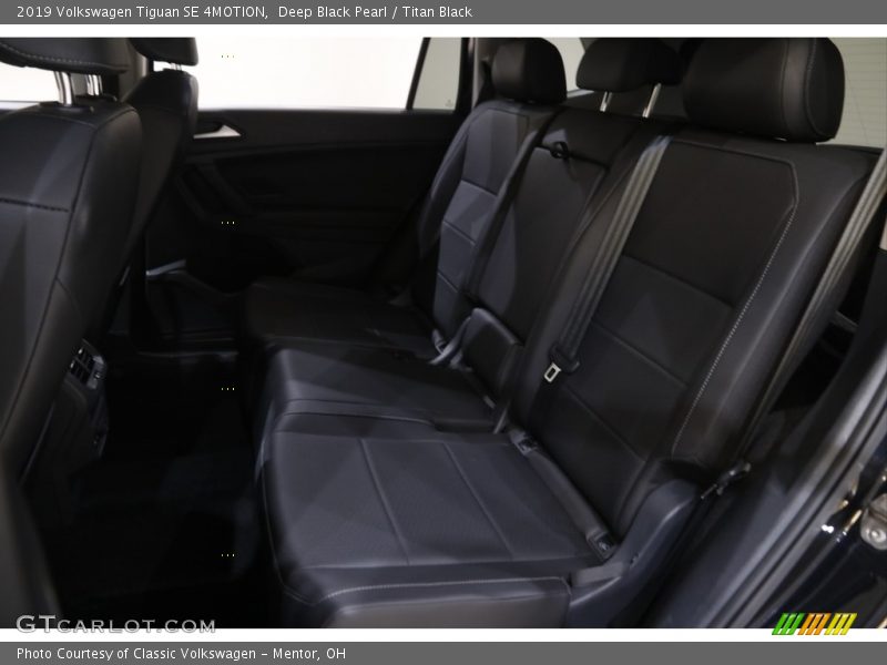 Deep Black Pearl / Titan Black 2019 Volkswagen Tiguan SE 4MOTION
