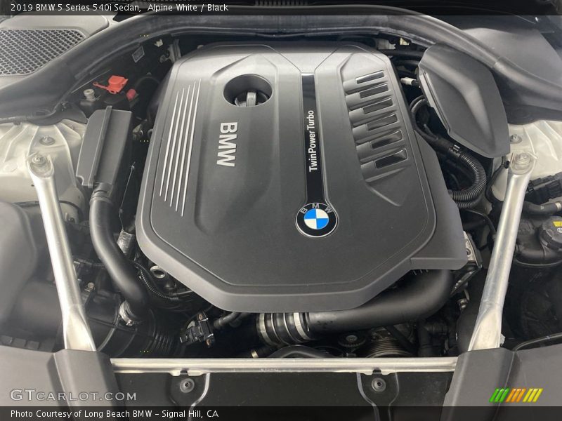 Alpine White / Black 2019 BMW 5 Series 540i Sedan