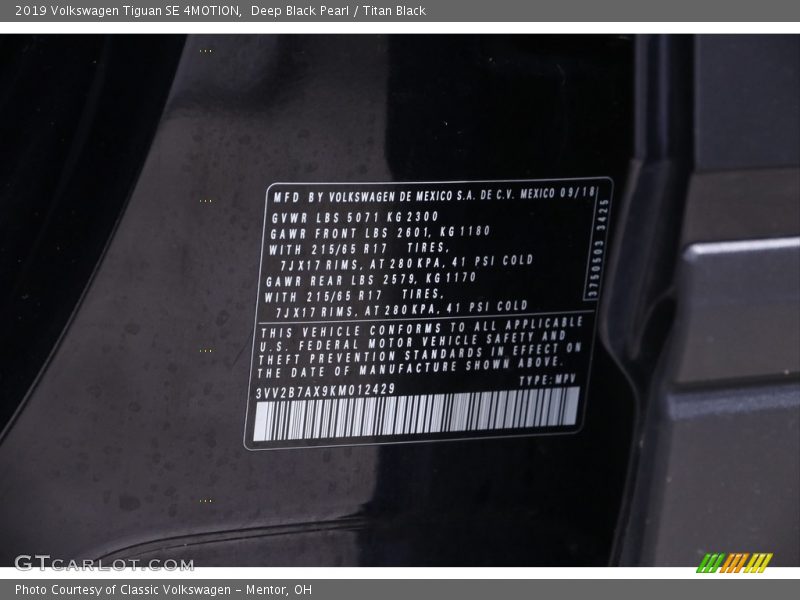 Deep Black Pearl / Titan Black 2019 Volkswagen Tiguan SE 4MOTION
