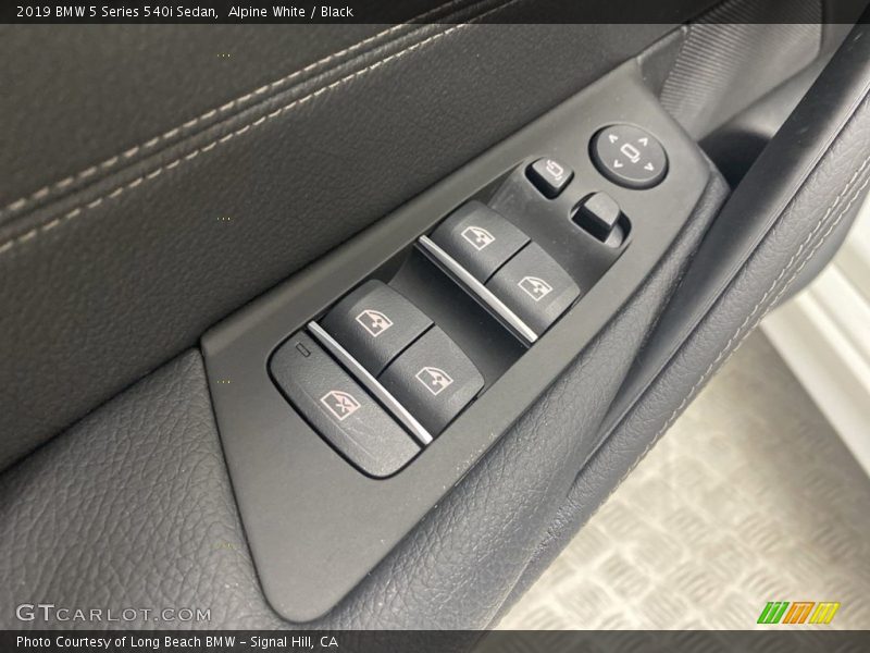 Alpine White / Black 2019 BMW 5 Series 540i Sedan
