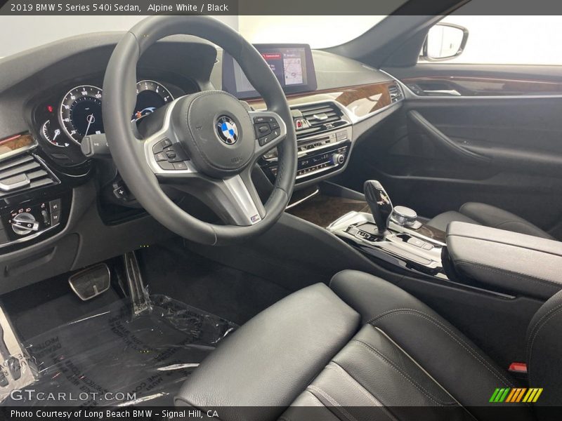 Alpine White / Black 2019 BMW 5 Series 540i Sedan