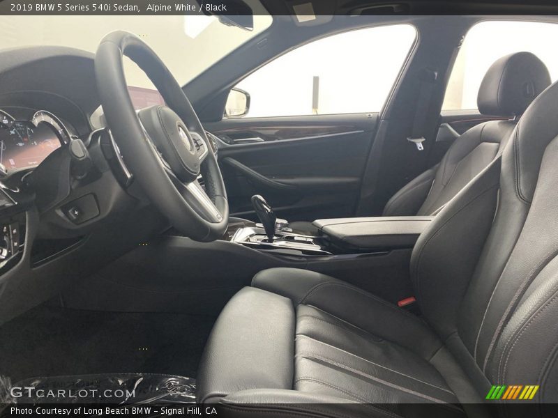 Alpine White / Black 2019 BMW 5 Series 540i Sedan