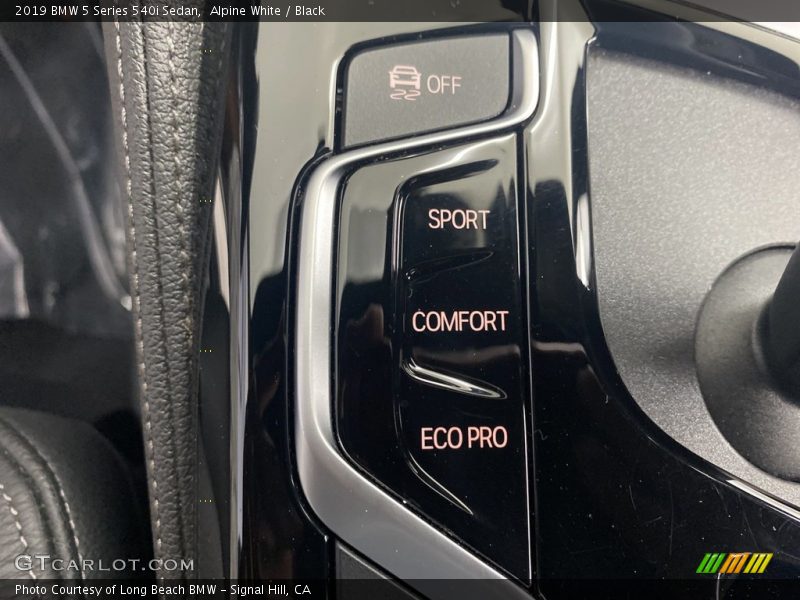 Alpine White / Black 2019 BMW 5 Series 540i Sedan