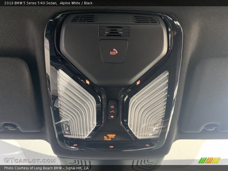 Alpine White / Black 2019 BMW 5 Series 540i Sedan