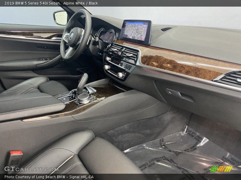 Alpine White / Black 2019 BMW 5 Series 540i Sedan
