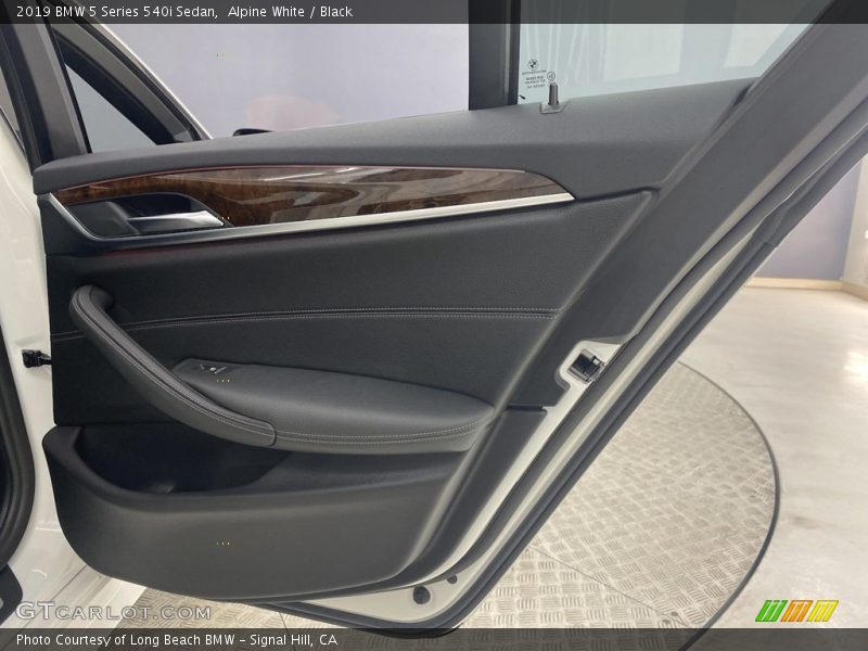 Alpine White / Black 2019 BMW 5 Series 540i Sedan