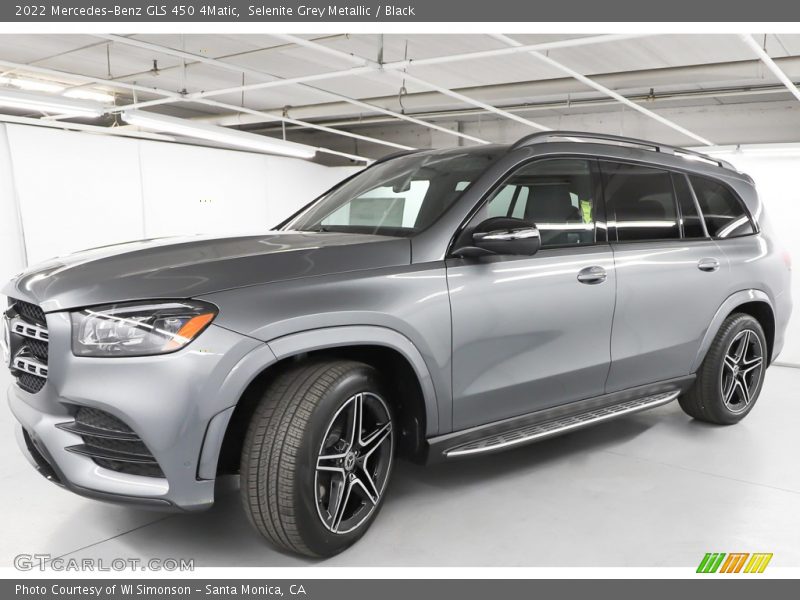 Front 3/4 View of 2022 GLS 450 4Matic