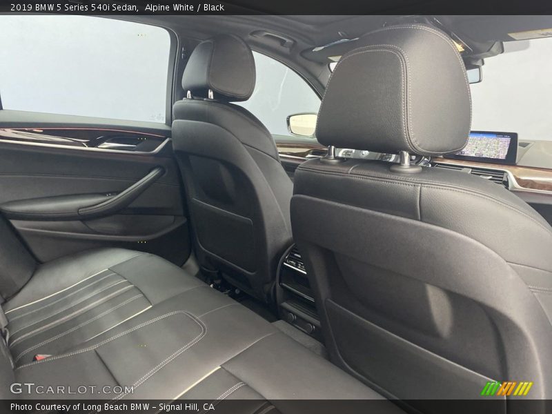 Alpine White / Black 2019 BMW 5 Series 540i Sedan
