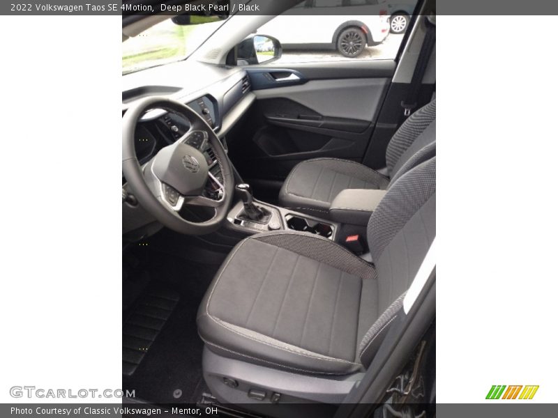Deep Black Pearl / Black 2022 Volkswagen Taos SE 4Motion