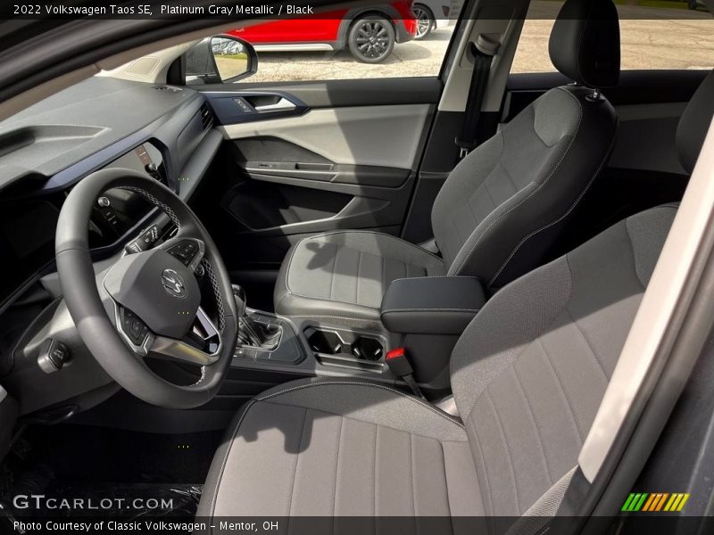Platinum Gray Metallic / Black 2022 Volkswagen Taos SE