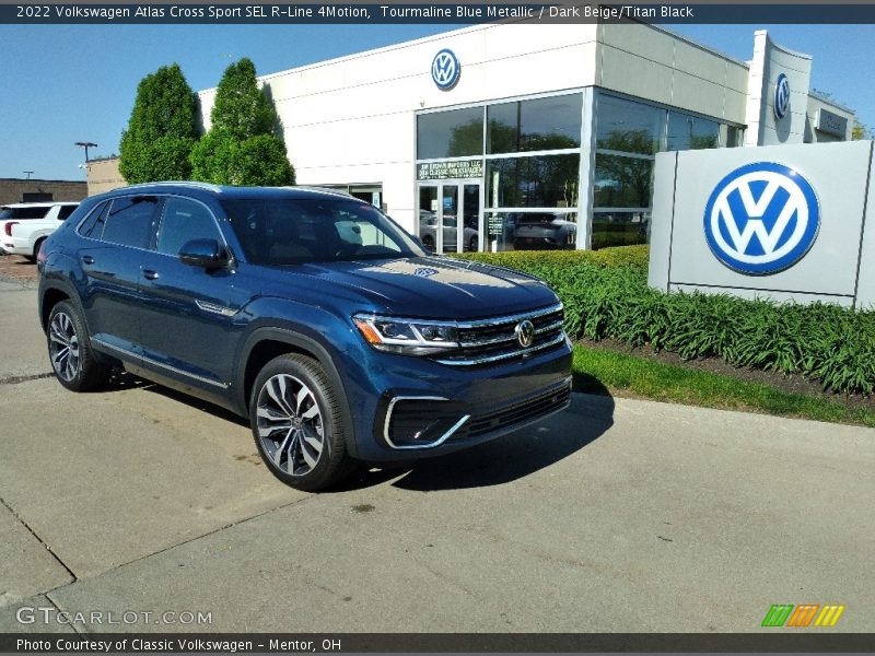 Front 3/4 View of 2022 Atlas Cross Sport SEL R-Line 4Motion