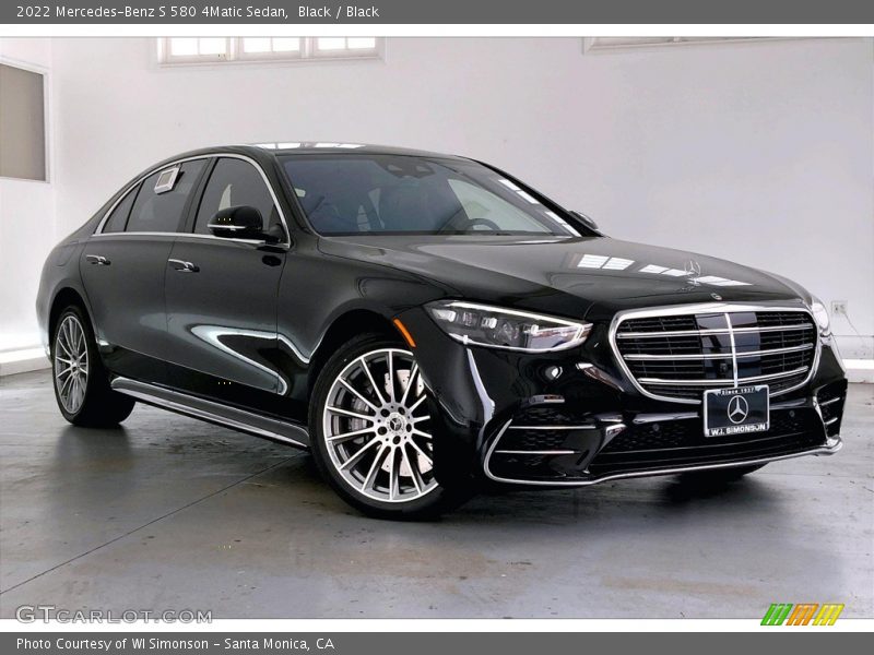 Front 3/4 View of 2022 S 580 4Matic Sedan