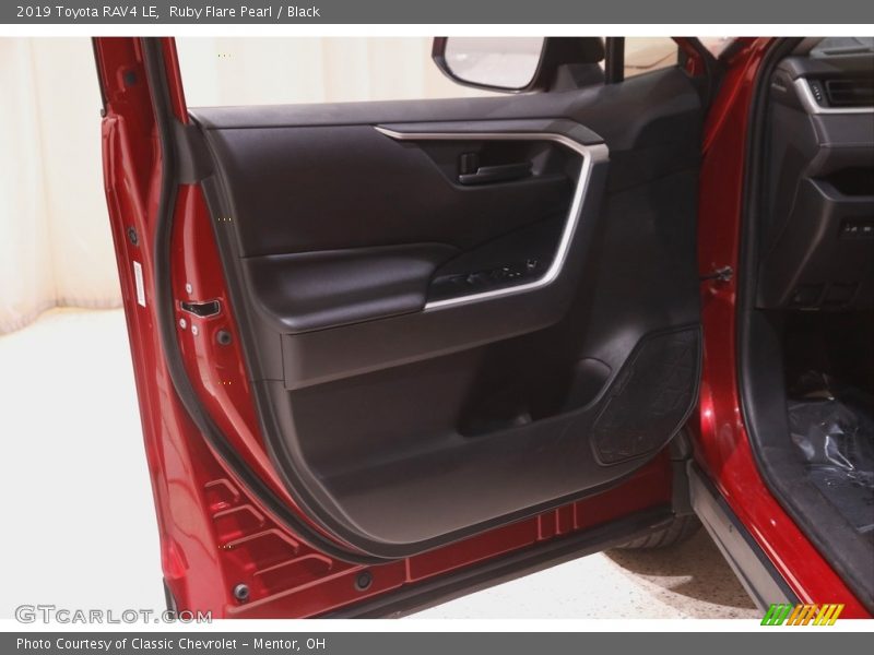 Ruby Flare Pearl / Black 2019 Toyota RAV4 LE