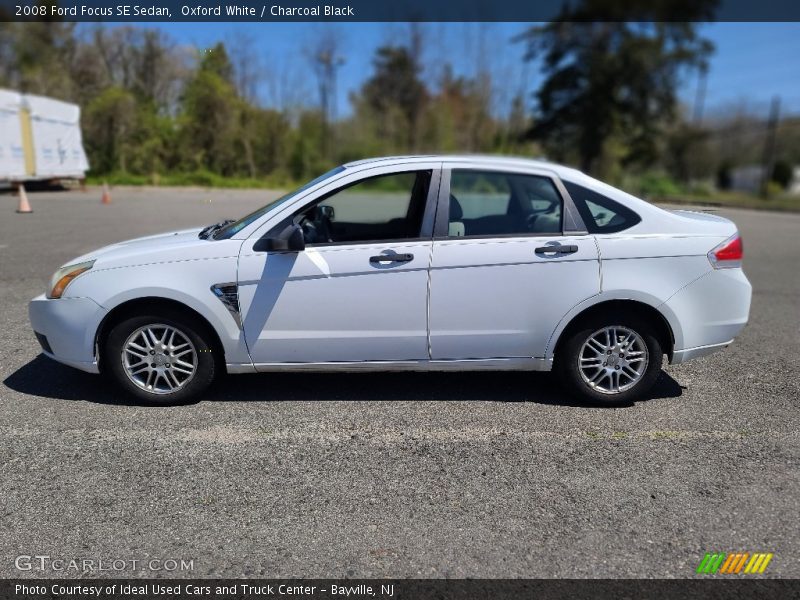 Oxford White / Charcoal Black 2008 Ford Focus SE Sedan