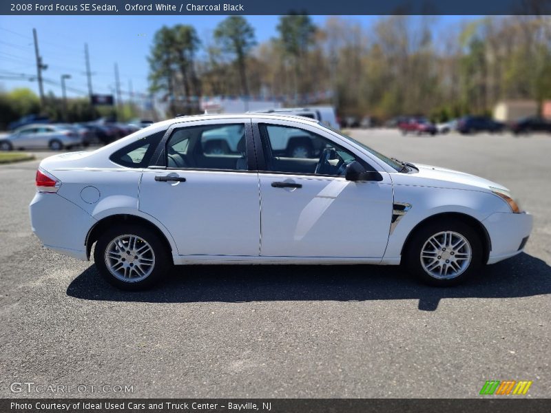 Oxford White / Charcoal Black 2008 Ford Focus SE Sedan