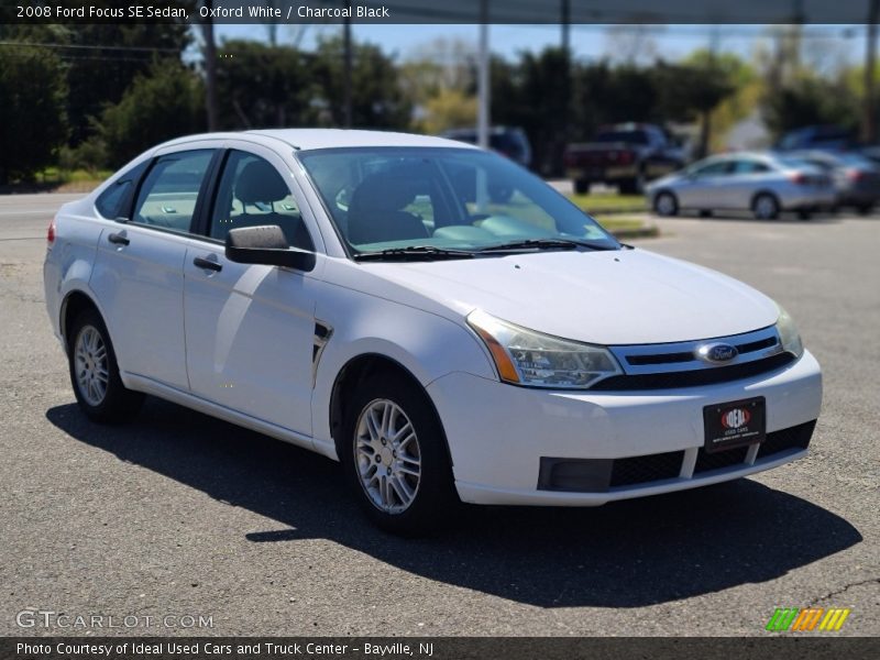 Oxford White / Charcoal Black 2008 Ford Focus SE Sedan