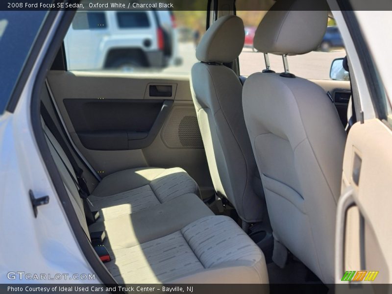 Oxford White / Charcoal Black 2008 Ford Focus SE Sedan