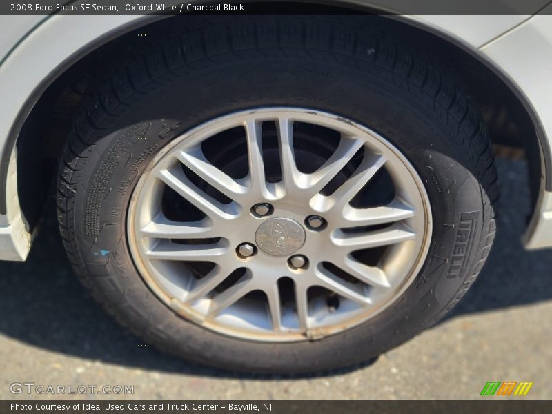 Oxford White / Charcoal Black 2008 Ford Focus SE Sedan