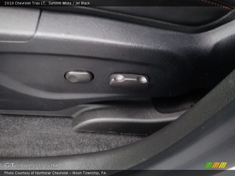 Summit White / Jet Black 2019 Chevrolet Trax LT