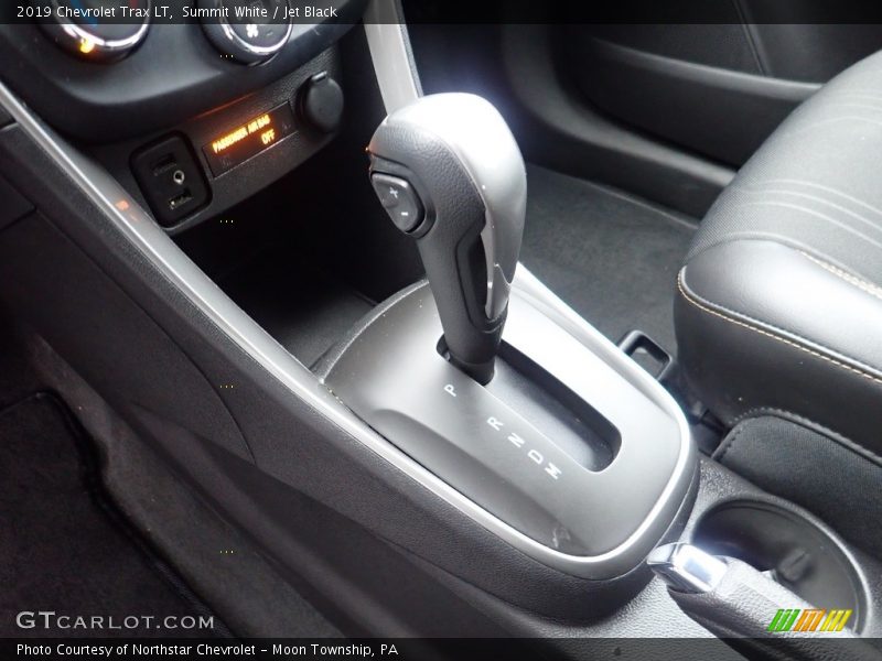 Summit White / Jet Black 2019 Chevrolet Trax LT