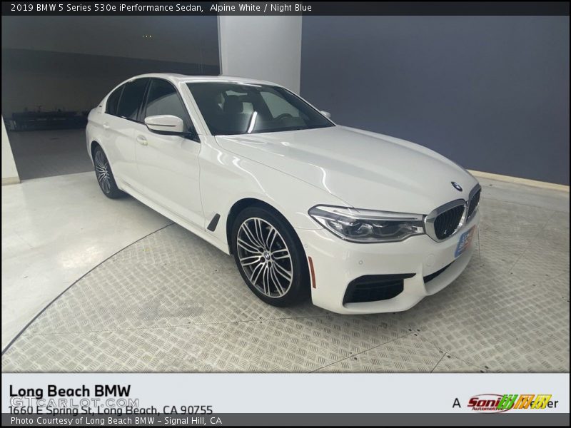 Alpine White / Night Blue 2019 BMW 5 Series 530e iPerformance Sedan