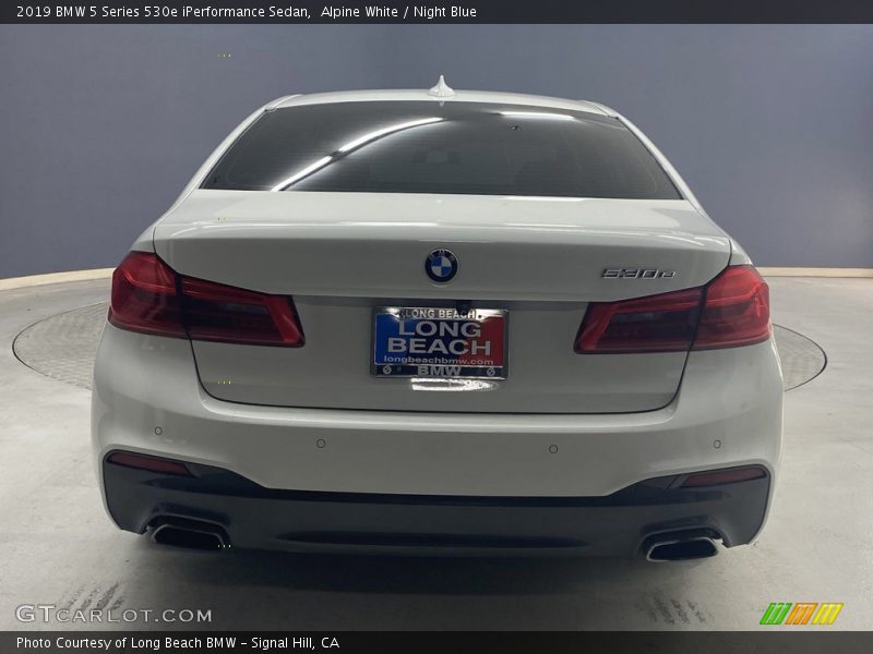 Alpine White / Night Blue 2019 BMW 5 Series 530e iPerformance Sedan