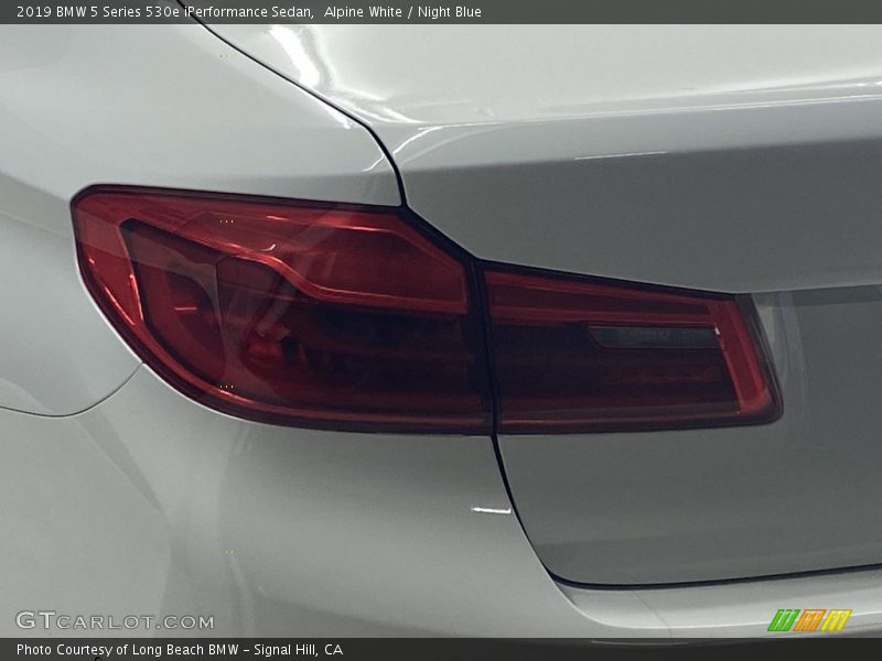 Alpine White / Night Blue 2019 BMW 5 Series 530e iPerformance Sedan