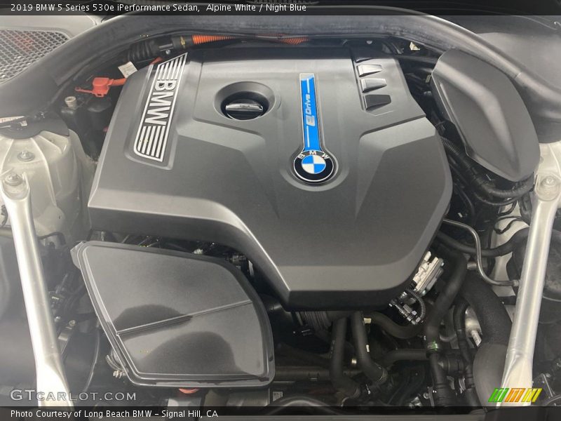 Alpine White / Night Blue 2019 BMW 5 Series 530e iPerformance Sedan