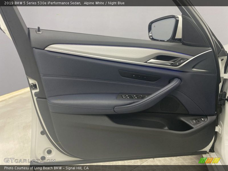 Alpine White / Night Blue 2019 BMW 5 Series 530e iPerformance Sedan