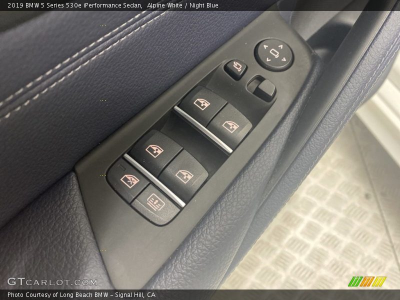 Alpine White / Night Blue 2019 BMW 5 Series 530e iPerformance Sedan