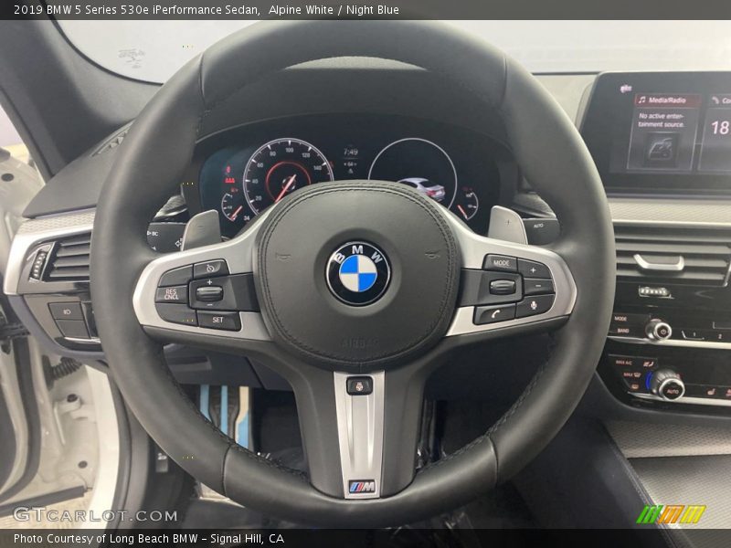 Alpine White / Night Blue 2019 BMW 5 Series 530e iPerformance Sedan