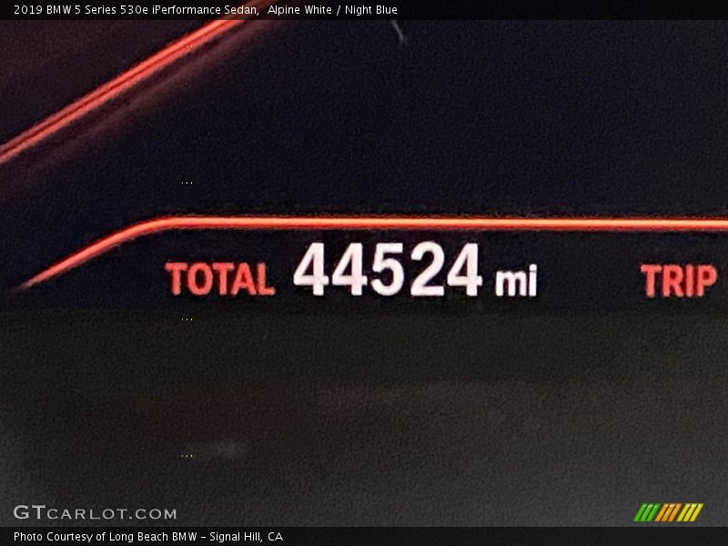 Alpine White / Night Blue 2019 BMW 5 Series 530e iPerformance Sedan
