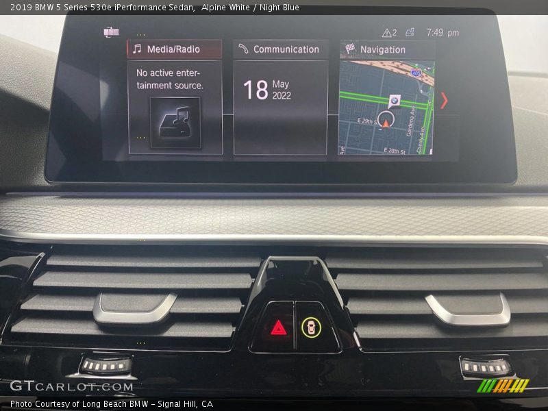 Alpine White / Night Blue 2019 BMW 5 Series 530e iPerformance Sedan