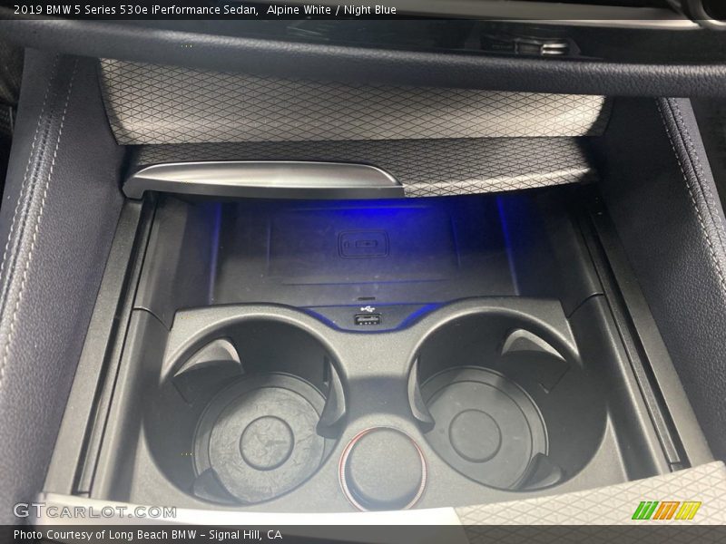Alpine White / Night Blue 2019 BMW 5 Series 530e iPerformance Sedan
