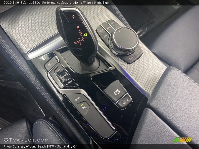 Alpine White / Night Blue 2019 BMW 5 Series 530e iPerformance Sedan