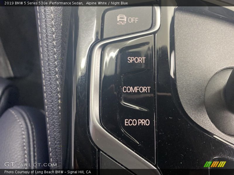 Alpine White / Night Blue 2019 BMW 5 Series 530e iPerformance Sedan