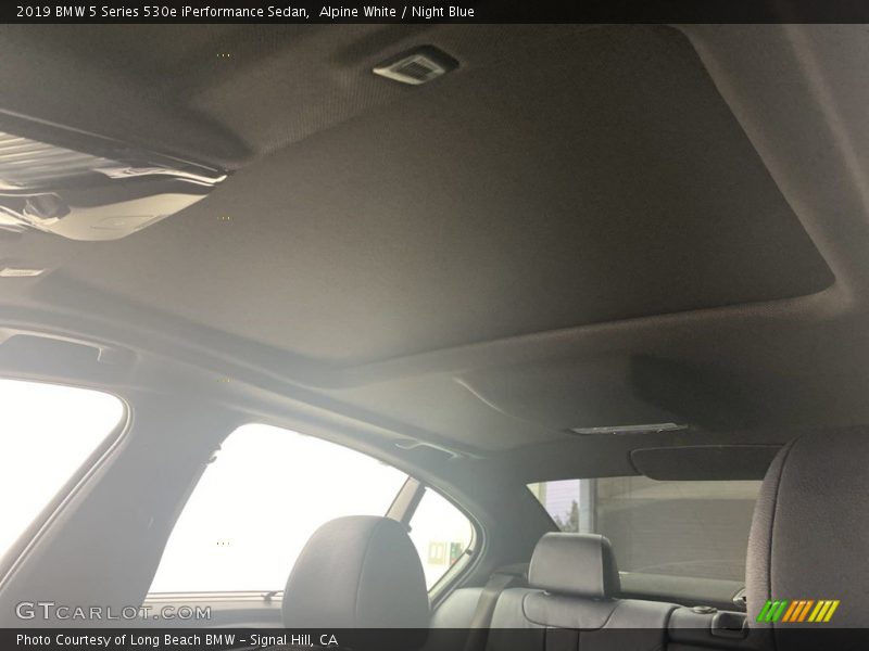 Alpine White / Night Blue 2019 BMW 5 Series 530e iPerformance Sedan